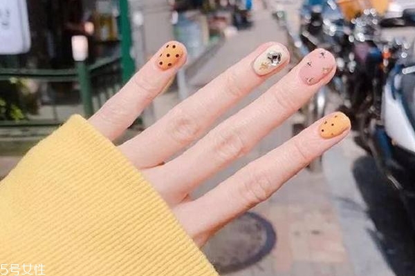 可愛波點美甲圖片 這幾款自帶減齡效果 可愛波點美甲圖片 這幾款自帶減齡效果