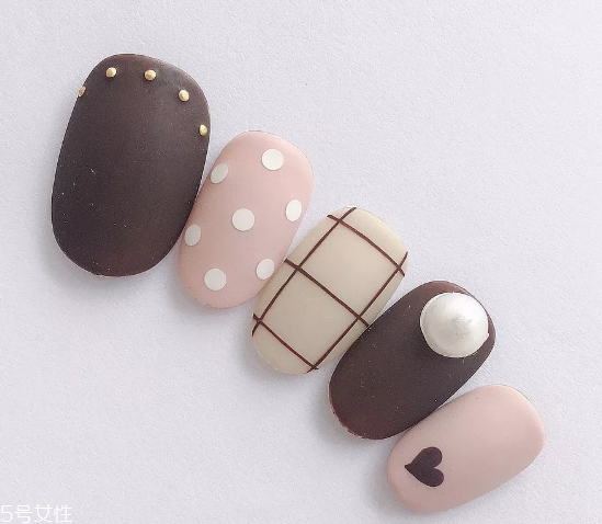 可愛(ài)波點(diǎn)美甲圖片 這幾款自帶減齡效果 可愛(ài)波點(diǎn)美甲圖片 這幾款自帶減齡效果