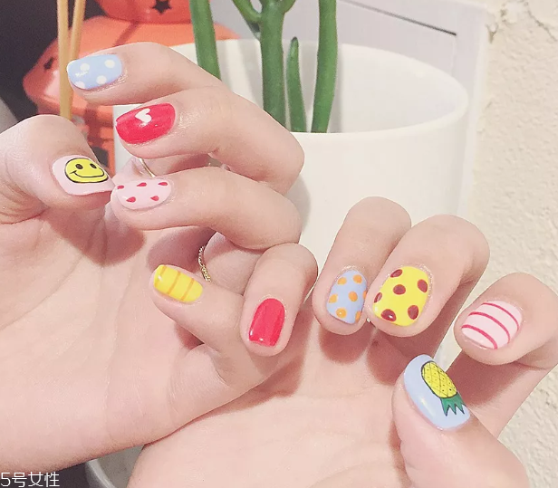 可愛(ài)波點(diǎn)美甲圖片 這幾款自帶減齡效果 可愛(ài)波點(diǎn)美甲圖片 這幾款自帶減齡效果