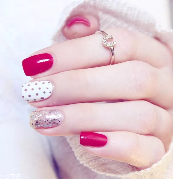 可愛(ài)波點(diǎn)美甲圖片 這幾款自帶減齡效果 可愛(ài)波點(diǎn)美甲圖片 這幾款自帶減齡效果