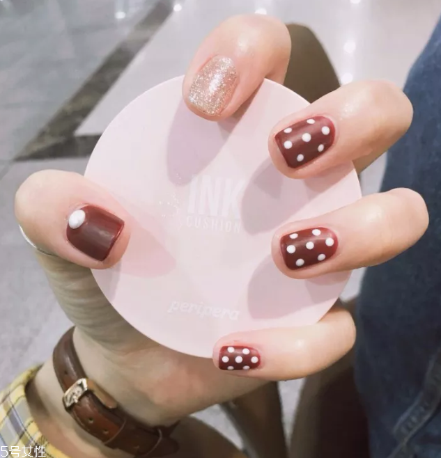 可愛(ài)波點(diǎn)美甲圖片 這幾款自帶減齡效果 可愛(ài)波點(diǎn)美甲圖片 這幾款自帶減齡效果