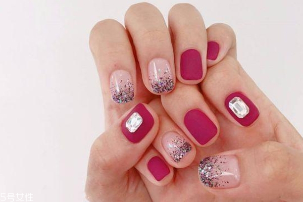 另類磨砂紅美甲圖片 讓人魅力四射的紅色風暴 另類磨砂紅美甲圖片 讓人魅力四射的紅色風暴