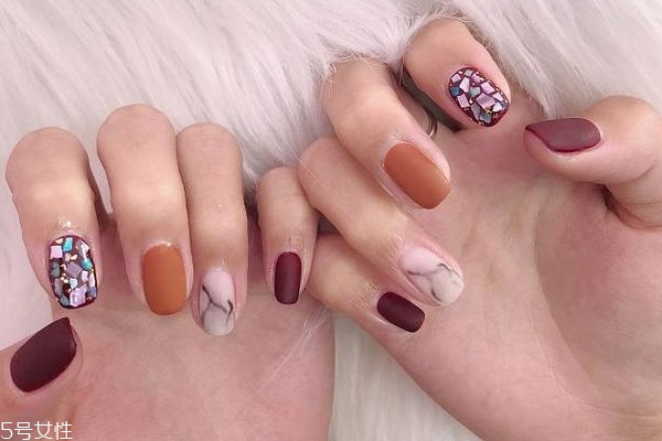 另類磨砂紅美甲圖片 讓人魅力四射的紅色風暴 另類磨砂紅美甲圖片 讓人魅力四射的紅色風暴