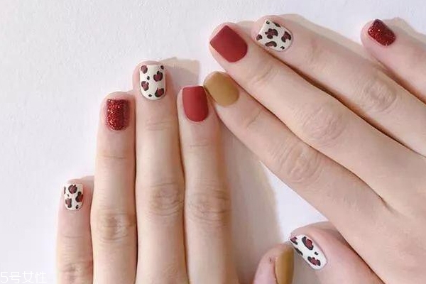 另類磨砂紅美甲圖片 讓人魅力四射的紅色風暴 另類磨砂紅美甲圖片 讓人魅力四射的紅色風暴