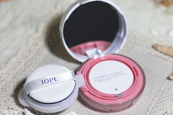 氣墊腮紅使用方法 2技巧完美避免結(jié)塊 氣墊腮紅使用方法 2技巧完美避免結(jié)塊