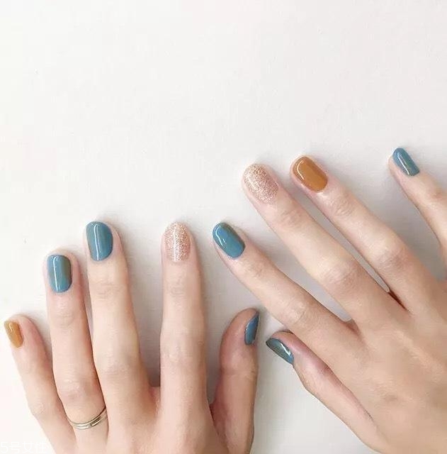 秋冬跳色美甲圖片 這幾款落落大方很溫暖 秋冬跳色美甲圖片 這幾款落落大方很溫暖