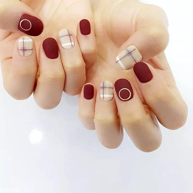 另類磨砂紅美甲圖片 讓人魅力四射的紅色風暴 另類磨砂紅美甲圖片 讓人魅力四射的紅色風暴