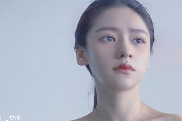 皮膚油用什么卸妝產(chǎn)品 油性皮膚用這些卸妝產(chǎn)品好 皮膚油用什么卸妝產(chǎn)品 油性皮膚用這些卸妝產(chǎn)品好