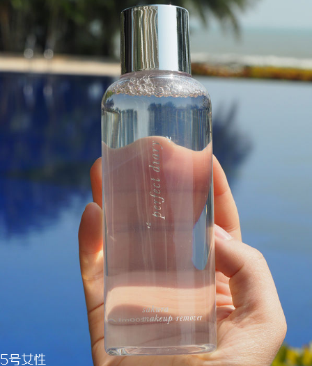 皮膚油用什么卸妝產(chǎn)品 油性皮膚用這些卸妝產(chǎn)品好 皮膚油用什么卸妝產(chǎn)品 油性皮膚用這些卸妝產(chǎn)品好