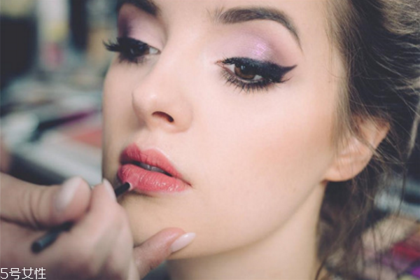 皮膚油用什么卸妝產(chǎn)品 油性皮膚用這些卸妝產(chǎn)品好 皮膚油用什么卸妝產(chǎn)品 油性皮膚用這些卸妝產(chǎn)品好