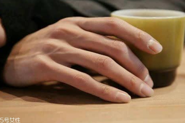 冬天手很粗糙怎么辦 學(xué)會4招保持滑嫩 冬天手很粗糙怎么辦 學(xué)會4招保持滑嫩