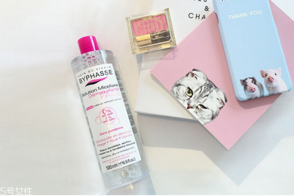 卸妝乳適合混合性膚質(zhì)用嗎 3種卸妝產(chǎn)品的區(qū)別 卸妝乳適合混合性膚質(zhì)用嗎 3種卸妝產(chǎn)品的區(qū)別