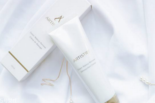 卸妝乳適合混合性膚質(zhì)用嗎 3種卸妝產(chǎn)品的區(qū)別 卸妝乳適合混合性膚質(zhì)用嗎 3種卸妝產(chǎn)品的區(qū)別