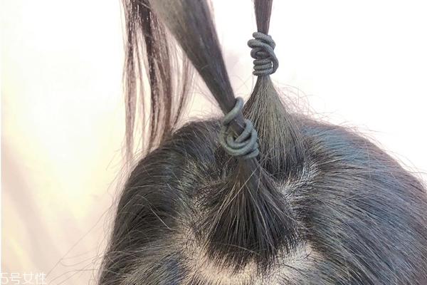 發(fā)量少怎么扎馬尾圖解 2招拯救微禿女孩 發(fā)量少怎么扎馬尾圖解 2招拯救微禿女孩