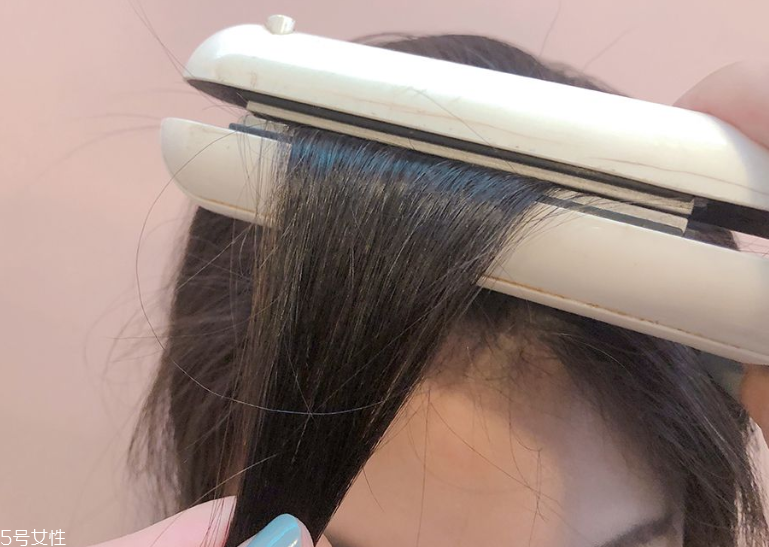 發(fā)量少怎么扎馬尾圖解 2招拯救微禿女孩 發(fā)量少怎么扎馬尾圖解 2招拯救微禿女孩