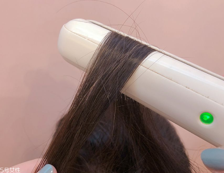 發(fā)量少怎么扎馬尾圖解 2招拯救微禿女孩 發(fā)量少怎么扎馬尾圖解 2招拯救微禿女孩