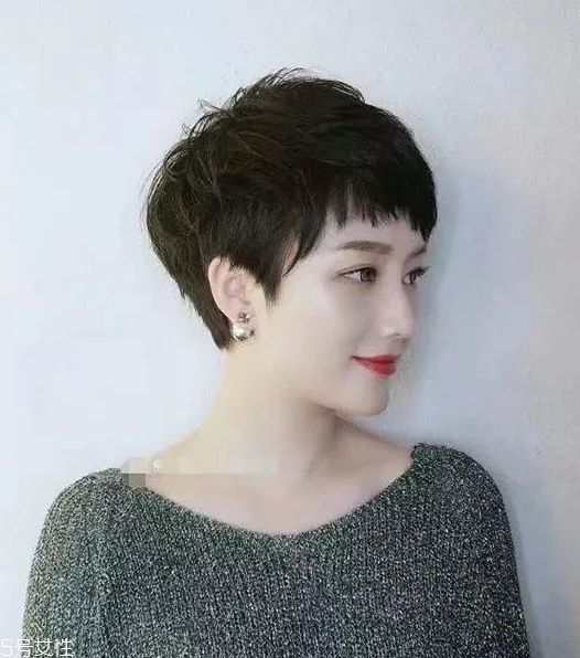 發(fā)量少怎么扎馬尾圖解 2招拯救微禿女孩 發(fā)量少怎么扎馬尾圖解 2招拯救微禿女孩