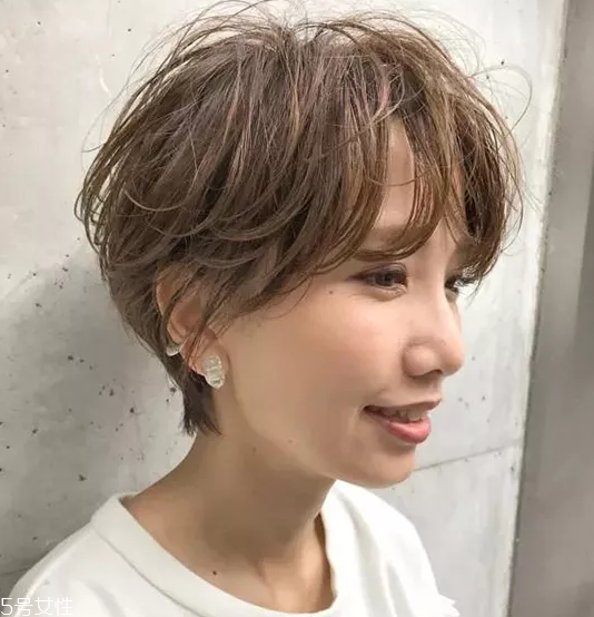 發(fā)量少怎么扎馬尾圖解 2招拯救微禿女孩 發(fā)量少怎么扎馬尾圖解 2招拯救微禿女孩