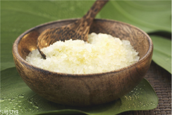 懷孕能用沐浴鹽嗎 懷孕用沐浴鹽要注意 懷孕能用沐浴鹽嗎 懷孕用沐浴鹽要注意