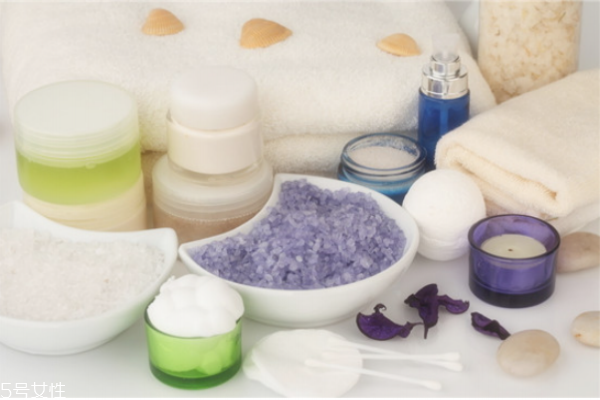 懷孕能用沐浴鹽嗎 懷孕用沐浴鹽要注意 懷孕能用沐浴鹽嗎 懷孕用沐浴鹽要注意