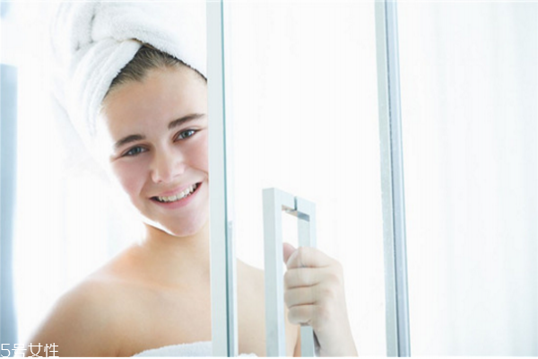 懷孕能用沐浴鹽嗎 懷孕用沐浴鹽要注意 懷孕能用沐浴鹽嗎 懷孕用沐浴鹽要注意