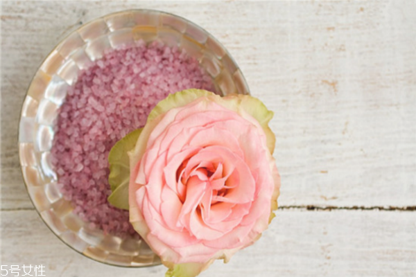 早上洗澡還是晚上洗澡好 洗澡注意事項(xiàng)