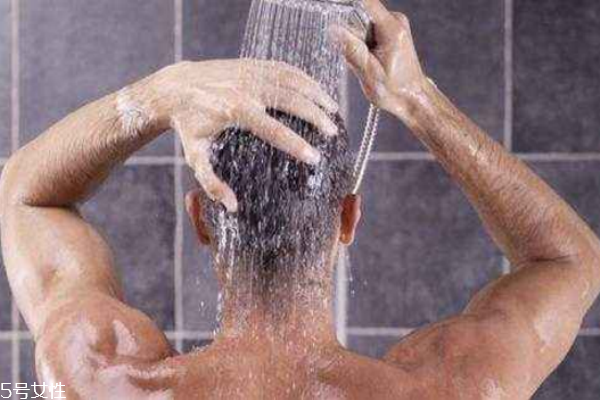 冬天洗澡皮膚干燥瘙癢 冬天洗澡多久合適 冬天洗澡皮膚干燥瘙癢 冬天洗澡多久合適