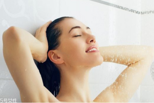 冬天用什么泡澡好 冬天洗澡誤區(qū)必須警惕 冬天用什么泡澡好 冬天洗澡誤區(qū)必須警惕