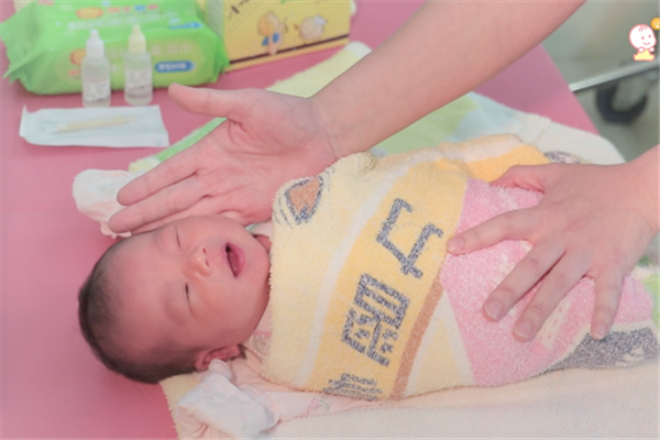 新生兒洗澡步驟圖解 新手爸媽必修課 新生兒洗澡步驟圖解 新手爸媽必修課