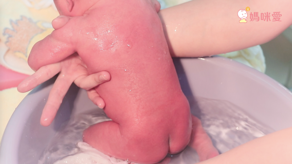 新生兒洗澡步驟圖解 新手爸媽必修課 新生兒洗澡步驟圖解 新手爸媽必修課