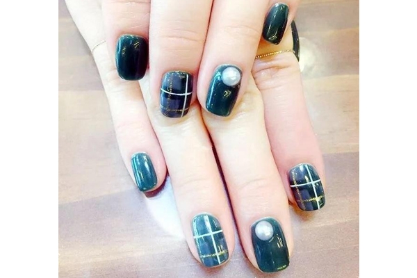 藍綠色美甲適合冬天嗎 6款秋冬藍綠色美甲