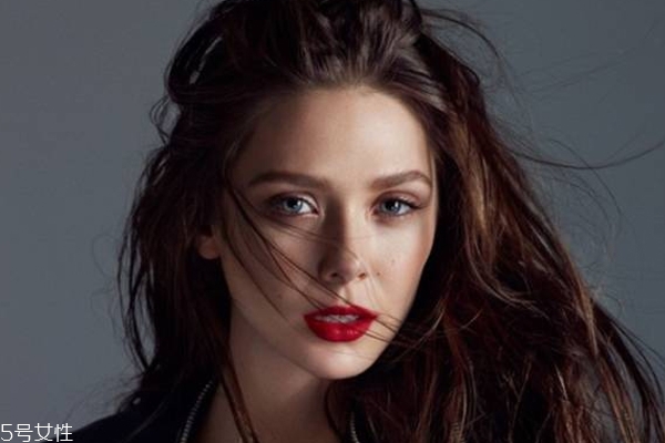 經(jīng)常涂口紅嘴唇發(fā)烏怎么回事 說到底還是卸妝不徹底 經(jīng)常涂口紅嘴唇發(fā)烏怎么回事 說到底還是卸妝不徹底