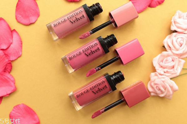 新手怎么自己涂唇釉 幾個小技巧教給你 新手怎么自己涂唇釉 幾個小技巧教給你