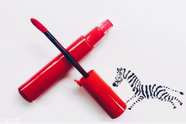 新手怎么自己涂唇釉 幾個小技巧教給你 新手怎么自己涂唇釉 幾個小技巧教給你
