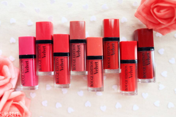 新手怎么自己涂唇釉 幾個小技巧教給你 新手怎么自己涂唇釉 幾個小技巧教給你