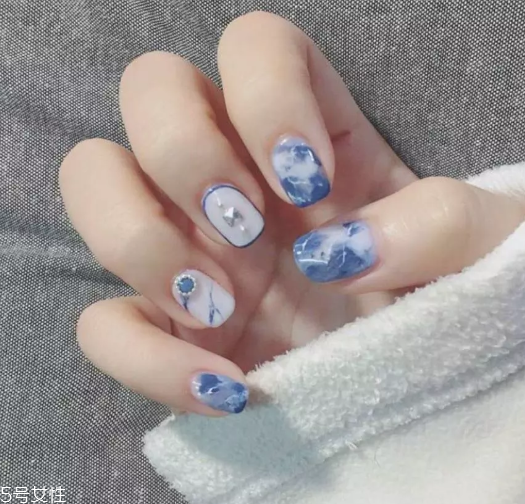 8種紅色暈染美甲款式 本季大熱臟臟紅美甲 8種紅色暈染美甲款式 本季大熱臟臟紅美甲