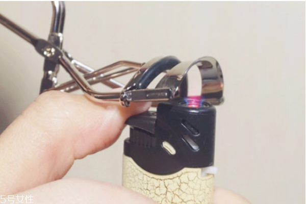 刷睫毛膏有什么壞處 經(jīng)常涂睫毛膏的危害 刷睫毛膏有什么壞處 經(jīng)常涂睫毛膏的危害