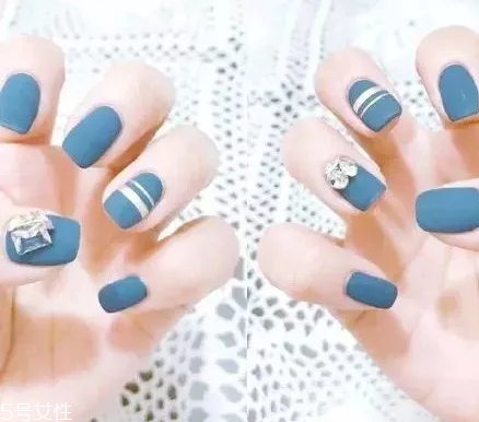 藍綠色美甲適合冬天嗎 6款秋冬藍綠色美甲