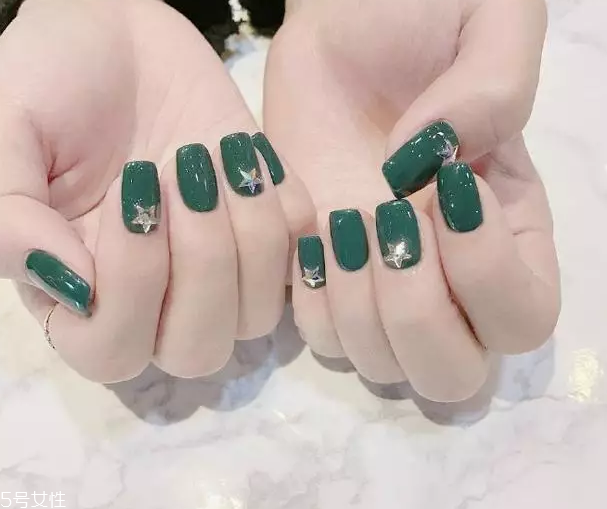 藍綠色美甲適合冬天嗎 6款秋冬藍綠色美甲