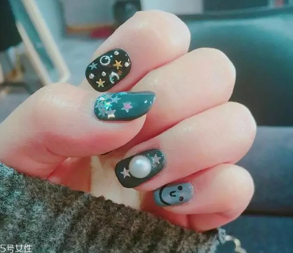 藍綠色美甲適合冬天嗎 6款秋冬藍綠色美甲