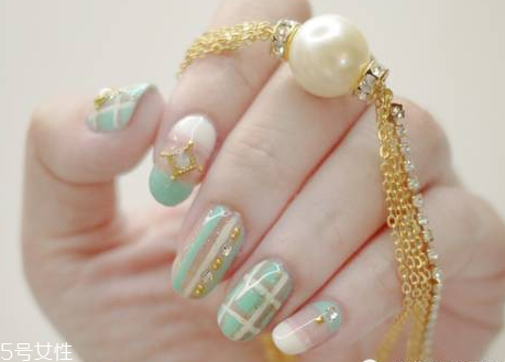 藍綠色美甲適合冬天嗎 6款秋冬藍綠色美甲