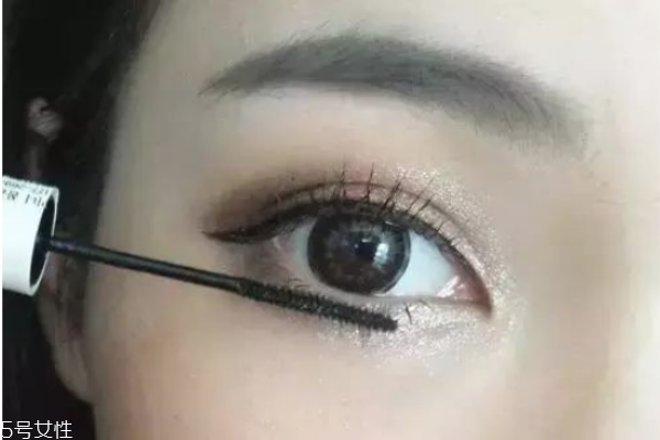 怎樣畫睫毛才會更卷翹 這樣畫睫毛好看 怎樣畫睫毛才會更卷翹 這樣畫睫毛好看