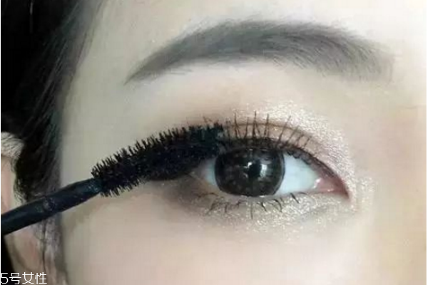 怎樣畫睫毛才會更卷翹 這樣畫睫毛好看 怎樣畫睫毛才會更卷翹 這樣畫睫毛好看