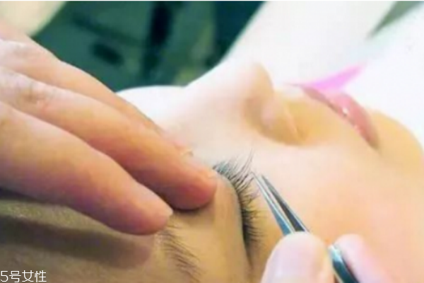 怎么樣讓睫毛變長 使睫毛增長的有效方法 怎么樣讓睫毛變長 使睫毛增長的有效方法