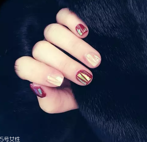 5種性感酒紅美甲款式 最經(jīng)典的顯手白顏色 5種性感酒紅美甲款式 最經(jīng)典的顯手白顏色