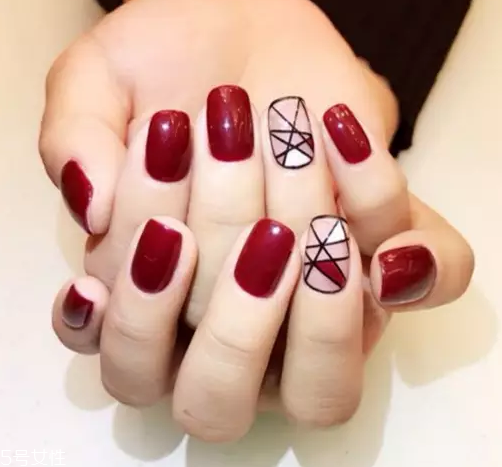 5種性感酒紅美甲款式 最經(jīng)典的顯手白顏色 5種性感酒紅美甲款式 最經(jīng)典的顯手白顏色