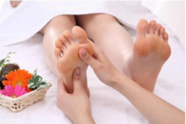 小動作教你鍛煉腰腿力 走不動加速衰老 小動作教你鍛煉腰腿力 走不動加速衰老