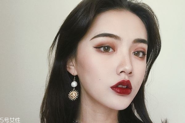 美瞳戴不舒服怎么辦 4點(diǎn)干貨知識了解一下