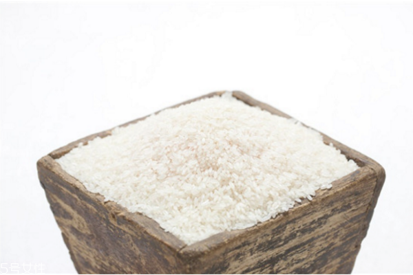 淘米水洗臉可以祛斑嗎 每天用淘米水洗臉好處多多 淘米水洗臉可以祛斑嗎 每天用淘米水洗臉好處多多