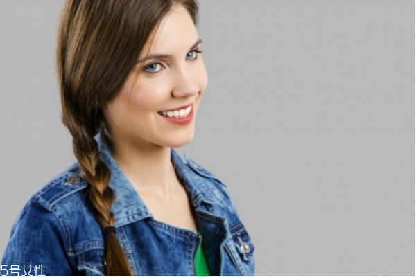 用什么洗臉可以祛痘 洗臉水加什么祛痘 用什么洗臉可以祛痘 洗臉水加什么祛痘